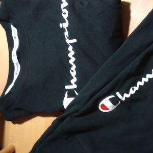 Champion crop top and shorts outfit